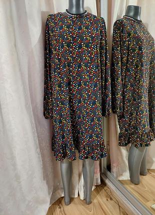Красивое с воланом по низу платье 👗