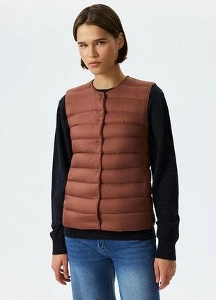 Коасива теракотова ультра дегка пухова жилетка бнзруеавка пуховик uniqlo