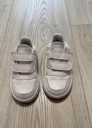 Кросівки adidas, 24 розмір