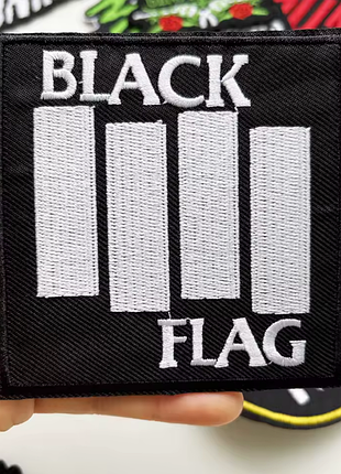 Термонашивка на одежду black flag рок нашивка музыкальная чёрный флаг music punk rock патч квадратная
