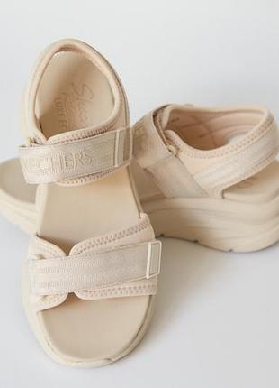 Босоніжки skechers relaxed fit: d'lux walker бежеві, 36 р.