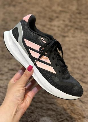 Оригінальні жіночі кросівки adidas 38 розмір (24-24.5 см устілка) б/в