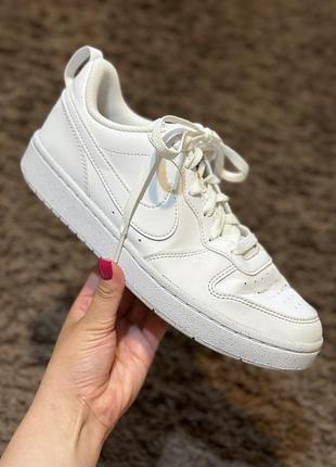 Оригінальні білі кросівки nike court 39 розмір (25 см устілка) б/в