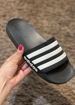 Оригінальні шльопанці adidas 37 розмір (24 см устілка) б/в