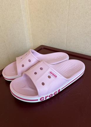 Жіночі шльопанці crocs