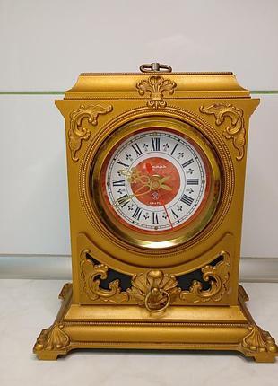 Винтаж часы настольные "янтарь" кварц. вынтадные часы янтарь кварц