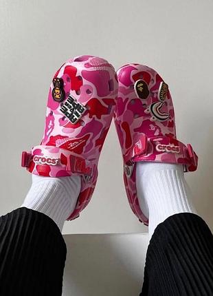 Кроксы bape розовые/crocs bape/кроксы женские