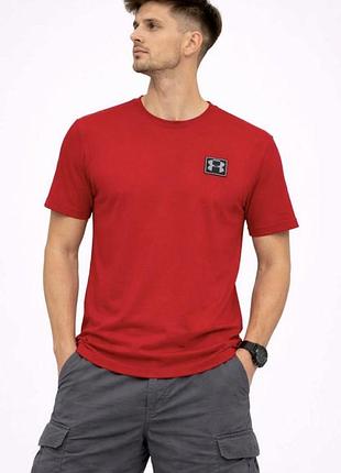 Чоловіча футболка на літо з трикотажу. бренд under armour.