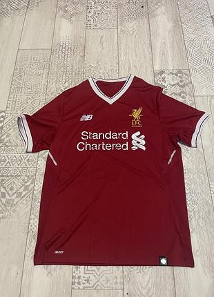 Футбольна джерсі liverpool fc сезону 2017/18 від new balance. ювілейна модель, присвячена 125-річчю клубу