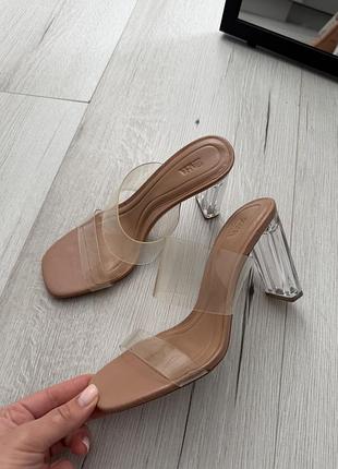 Прозорі босоніжки zara