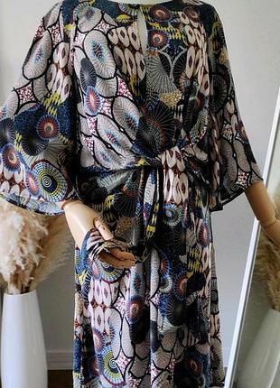 Яркое платье desigual с оригинальным принтом и узлом