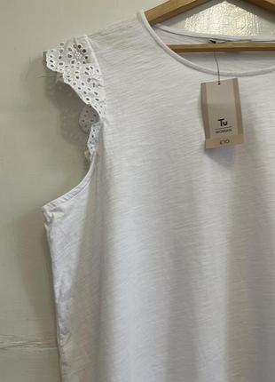 Красива футболка з вишивкою 👚