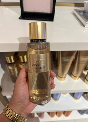 Coconut passion від victoria's secret — це культовий гурманський аромат, що належить до квіткових фруктових