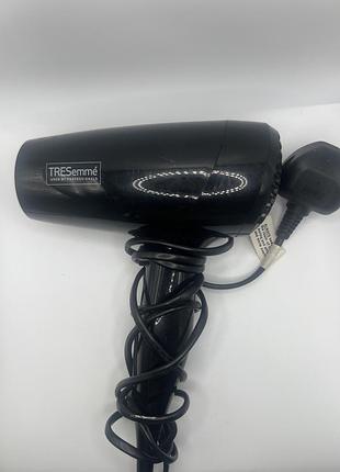 Це фен для волосся tresemmé fast dry 2000w.