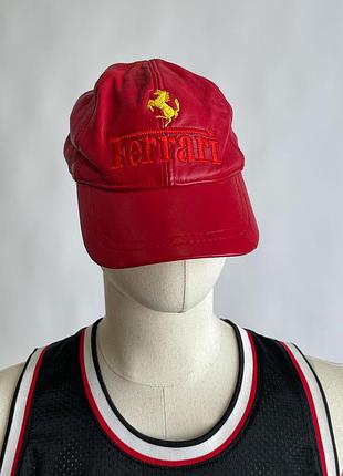 Чоловіча кепка ferrari vintage з натуральної шкіри в червоному кольорі