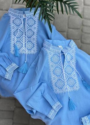 Блакитна льняна вишиванка на хлопчика