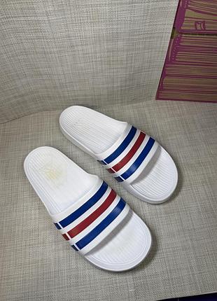 Оригинальные шлепанцы adidas