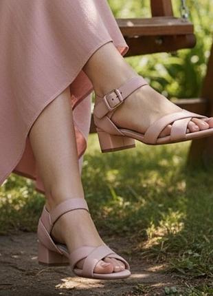 Босоніжки класичні жіночі рожеві dorothy perkins розмір 38