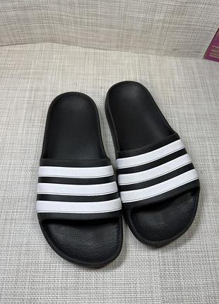 Оригинальные шлепанцы adidas