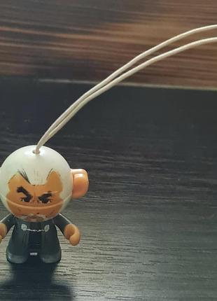 Игрушка граф дука (count dooku) из коллекции kinder surprise star wars twistheads, выпущенной в 2012 году