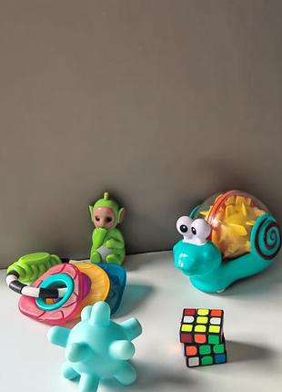 Погремушка-прорезыватель playgro геометрические формы, погремушка playgo rattle alng snail, 6 мес, разноцветная, кубик рубик, сенсорный мячик лотом