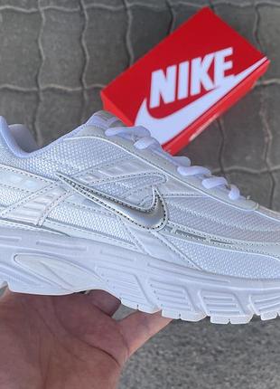 Кросівки nike initiator white / metallic silver 36-41р.