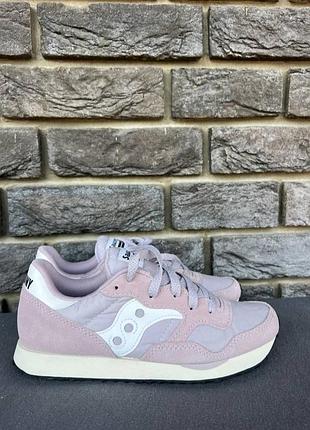 Рожеві кросівки saucony dxn trainer. звертайтеся для отримання детальнішої інформації.
розмір 38(24 см)
повністю нові,в коробці