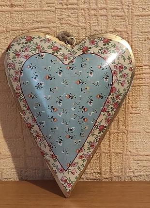 Декоративна металліческая подвеска в форме сердца