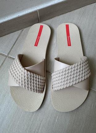 Продам шльопанці ipanema