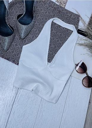 Літній топ bershka xs білий топ халтер облягаючий топ з відкритою спиною в рубчик