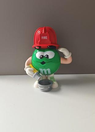 Коллекционный дозатор для конфет m&m's в форме пожарного.