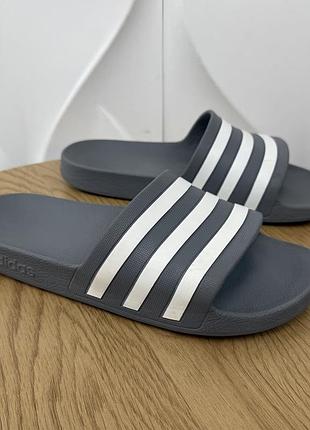 Оригінальні шльопанці adidas