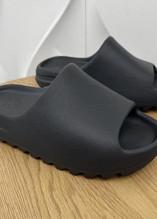 Оригінальні шльопанці adidas yeezy slide onyx us8