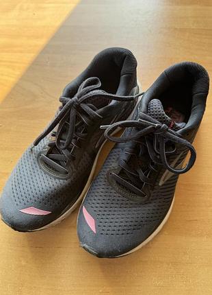 Brooks кросівки