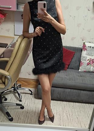 Сукня в стрази з пір'ям м
