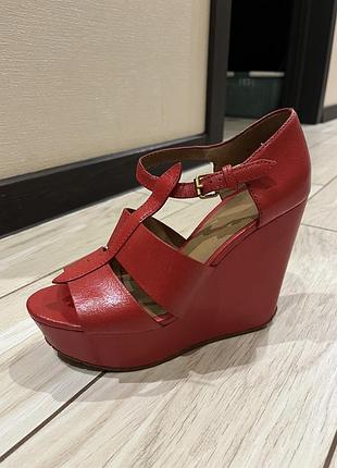 Шкіряні босоніжки на танкетці marc by marc jacob's