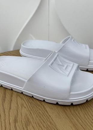 Оригінальні шльопанці h&m
