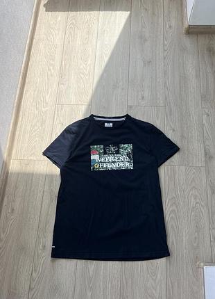 Футболка weekend offender