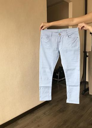 Джинсы голубые bershka