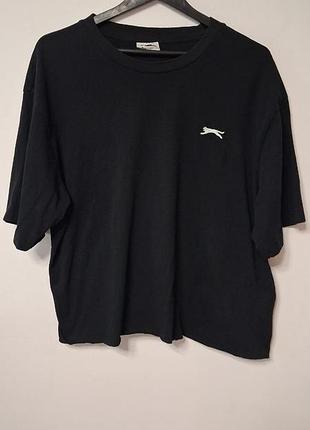 Футболка жіноча чорна укорочена slazenger over size, розмір xl - 2xl.