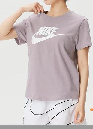 Жіноча футболка nike