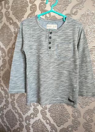 Серый лонгслив zara boys с латками на локтях