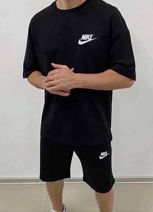 Чоловічий костюм з шортами