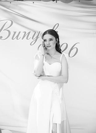 Випускна сукня в хорошому стані,одягала один раз,мій зріст 167,купувала в priznanie,брала за 15000❤️