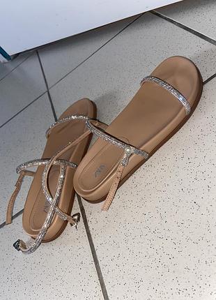 Модняві босоніжки zara розмір 37 відкриті ноги