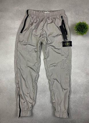 Нейлоновые брюки stone island
