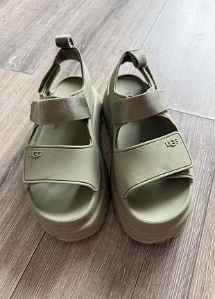 Босоніжки ugg , шльопки, сандалі