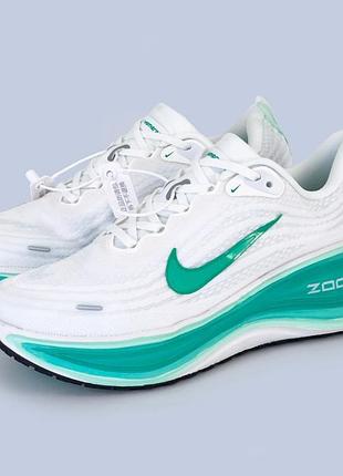 Женские кроссовки nike vomero plus найк белые удобные беговые кроссы из текстиля для активного спорта на весну лето вомеро плюс