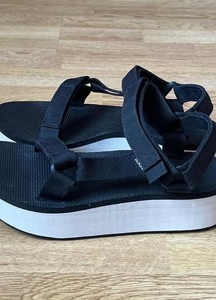 Босоніжки teva 39 розміру в ідеальному стані