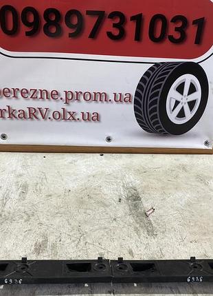 Крепление переднего бампера volkswagen bora/golf iv 1999-2005 левое 1j0807183a 1j0807184a фольксваген бора